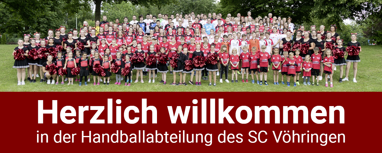 Foto der Handballabteilung 2018 mit Herzlich-willkommen-Schriftzug