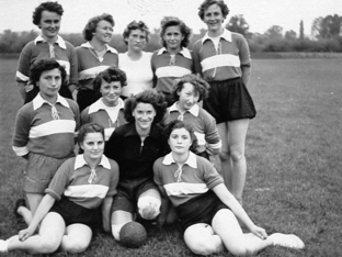 SW-Foto der Spielerinnen der TSV-Frauenmannschaft 1953